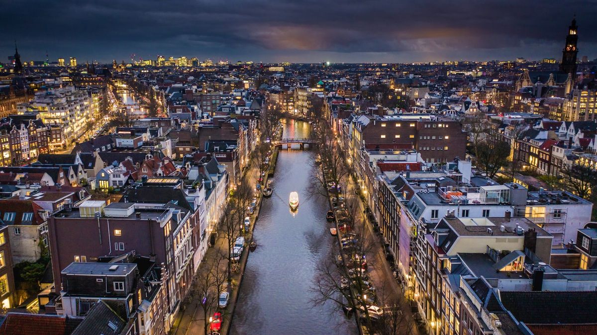 Amsterdam spouští kampaň, jejímž cílem je odradit mladé výtržníky z Británie